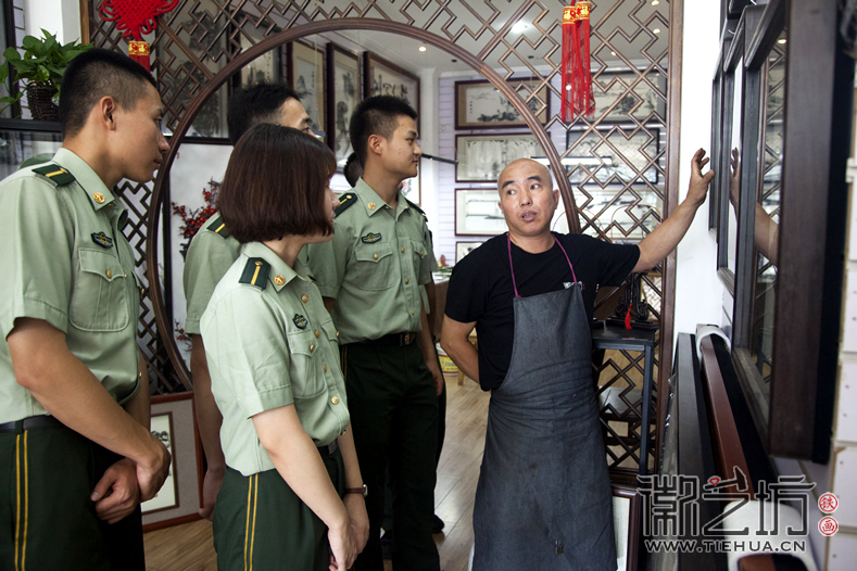 河北武警學院參觀考察徽藝坊鐵畫 (5) 河北武警學院參觀考察徽藝坊鐵畫 (5)