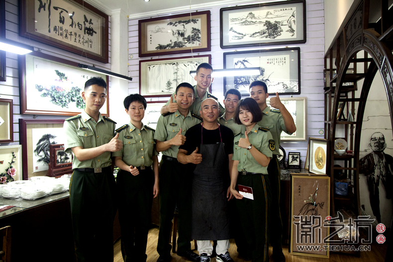 河北武警學院參觀考察徽藝坊鐵畫 (4) 河北武警學院參觀考察徽藝坊鐵畫 (4)