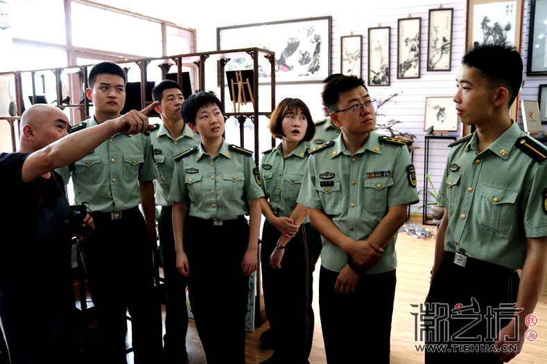 河北武警學院參觀考察徽藝坊鐵畫 (14) 河北武警學院參觀考察徽藝坊鐵畫 (14)